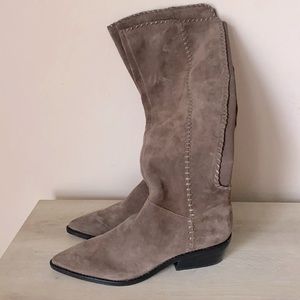 Women shoots size 10 tan 100% real suede